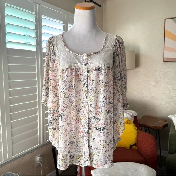 Love Squared Tops - Love Squared paisley lace blouse